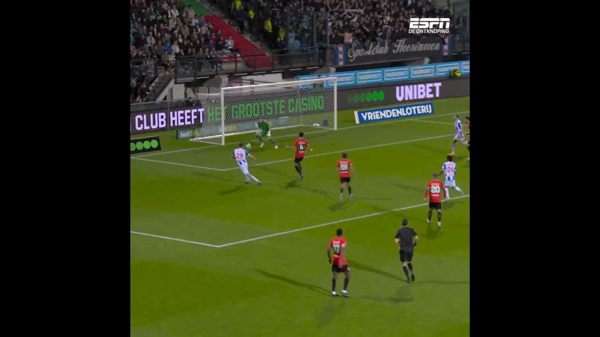 Fostul portar al Barcelonei, gafă incredibilă în ultimul meci de campionat » A lăsat mingea să intre în poartă!