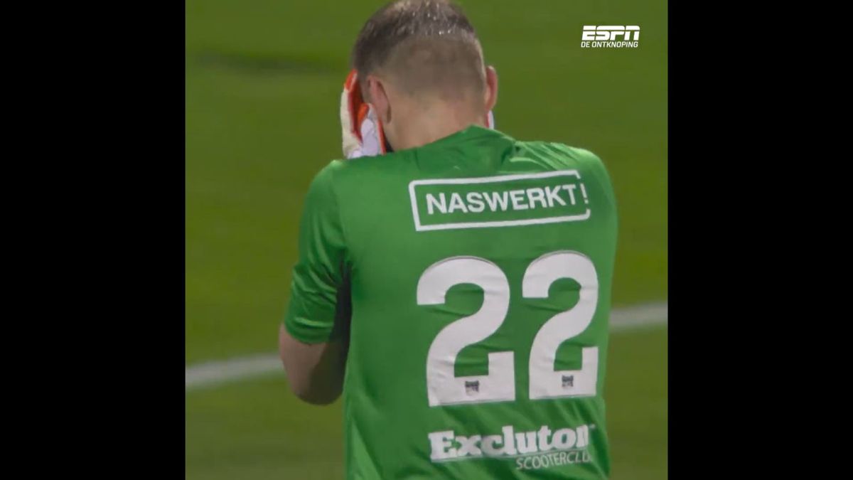 Fostul portar al Barcelonei, gafă incredibilă în ultimul meci de campionat » A lăsat mingea să intre în poartă!