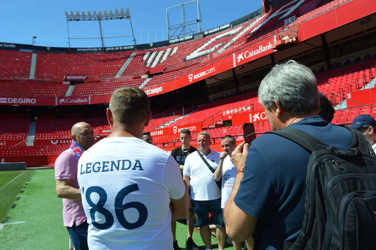 Gabi Balint a sărbătorit 7 mai chiar pe iarba de la Sevilla, alături de suporteri: „Au vrut să fie aproape de acel moment prin mine”