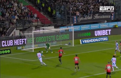 Fostul portar al Barcelonei, gafă incredibilă în ultimul meci de campionat » A lăsat mingea să intre în poartă!