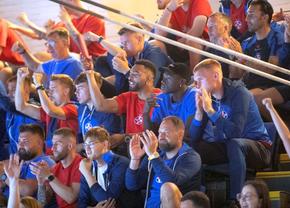 Fotbaliștii de la FCSB au făcut spectacol în Sala Polivalentă, la returul CSM București - Esbjerg » Imagini tari surprinse de GSP