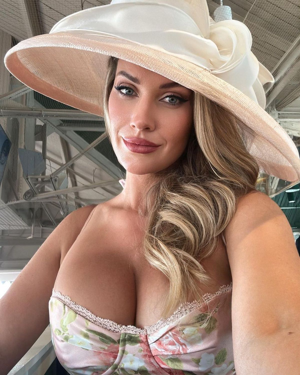 Evenimentul de sport care a zguduit America în week-end » 130.000 de cocktailuri vândute în pahare aurii, într-o singură zi! Cât costă specialitatea