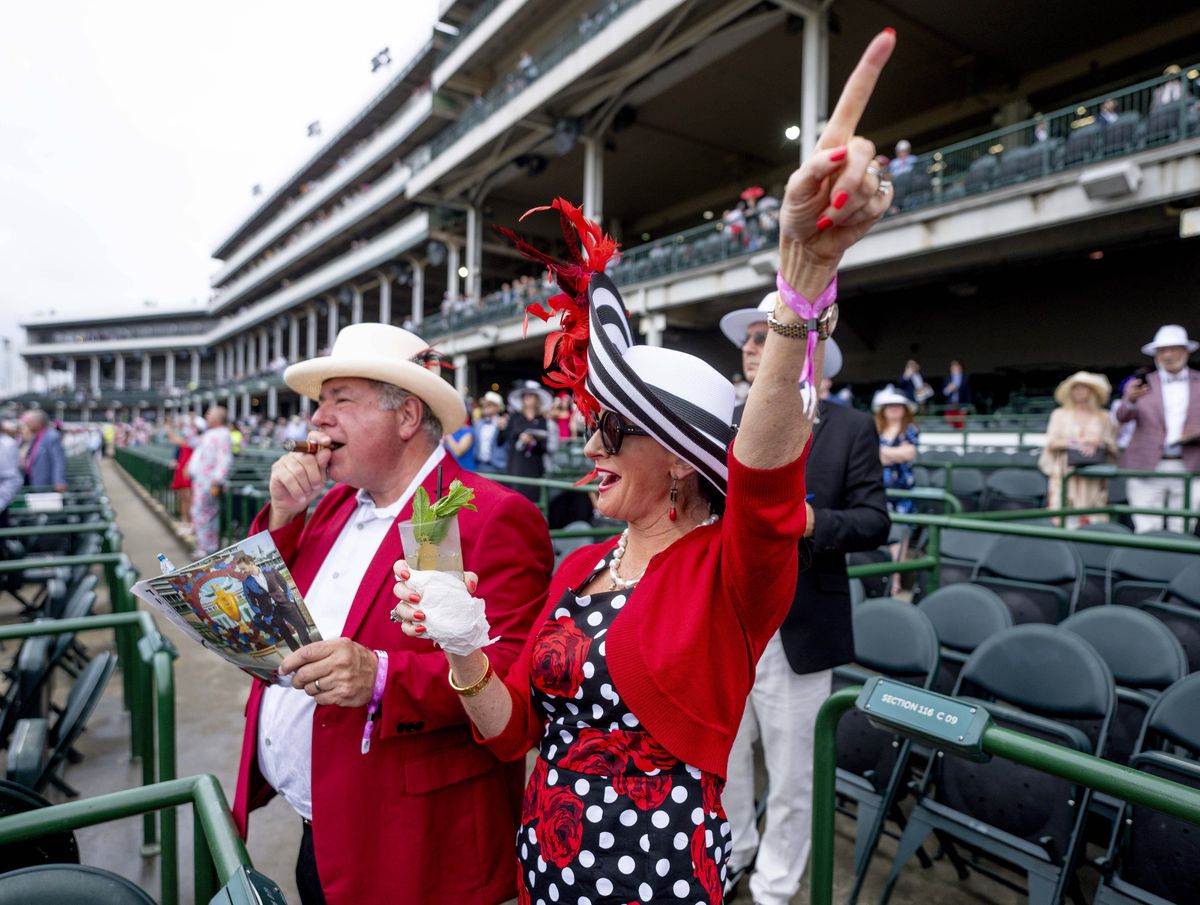 Evenimentul de sport care a zguduit America în week-end » 130.000 de cocktailuri vândute în pahare aurii, într-o singură zi! Cât costă specialitatea