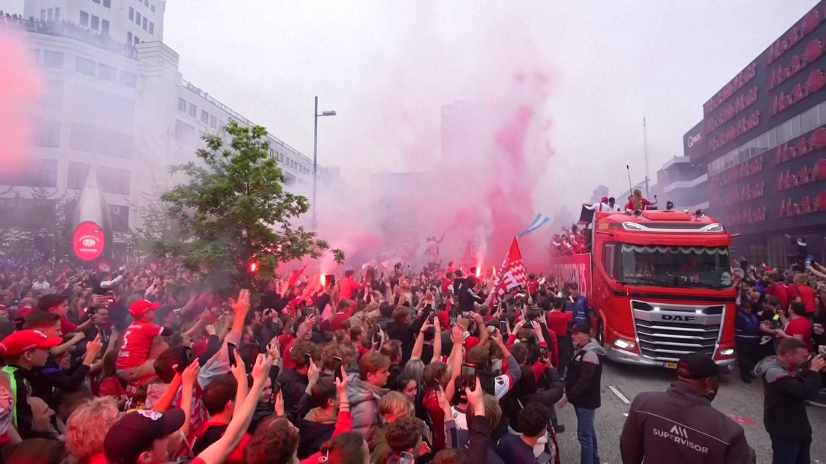 I-au plimbat cu TIR-ul! A fost frenezie în Eindhoven, după ce PSV a cucerit titlul