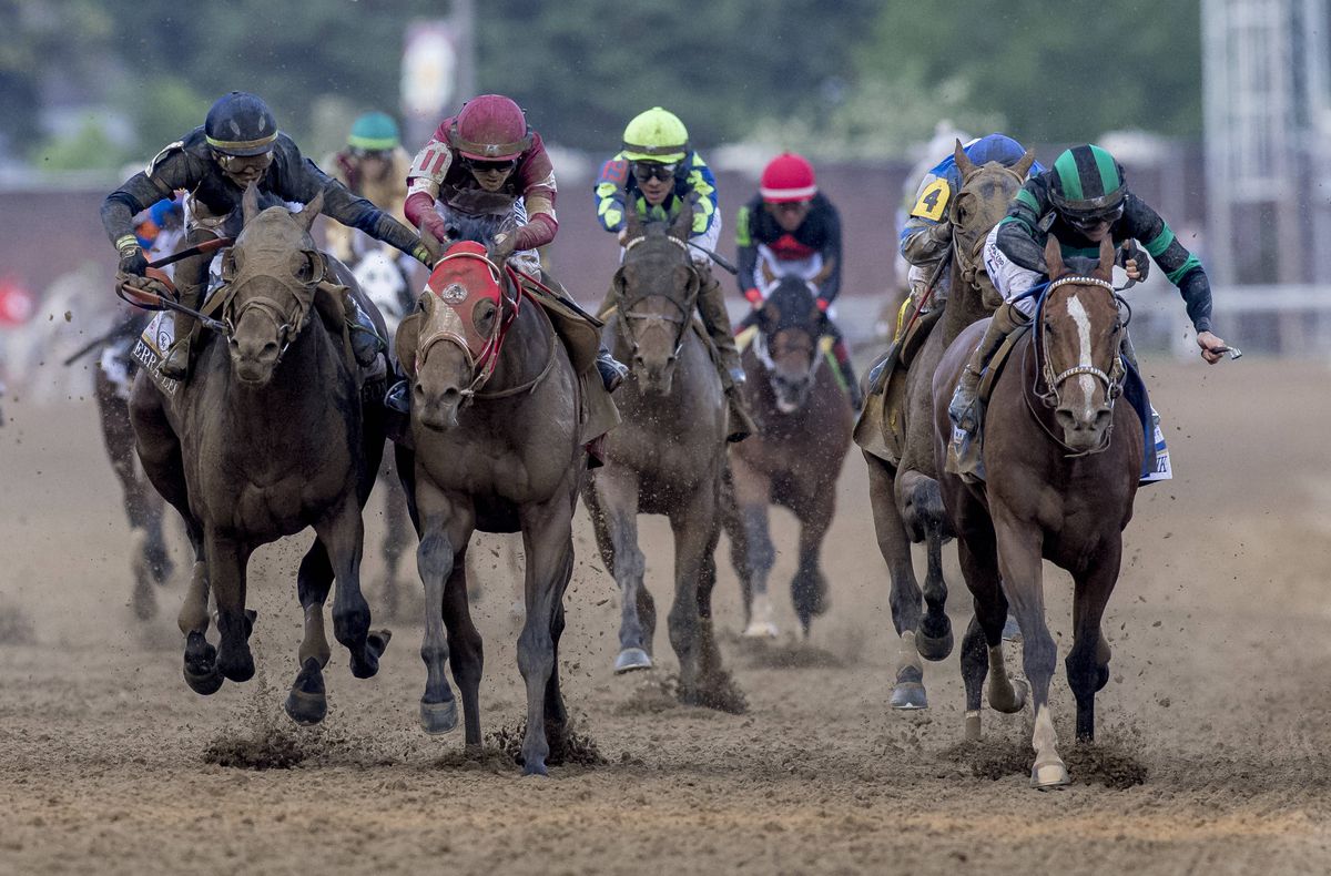 Evenimentul de sport care a zguduit America în week-end » 130.000 de cocktailuri vândute în pahare aurii, într-o singură zi! Cât costă specialitatea