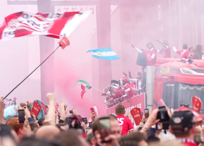 I-au plimbat cu TIR-ul! A fost frenezie în Eindhoven, după ce PSV a cucerit titlul