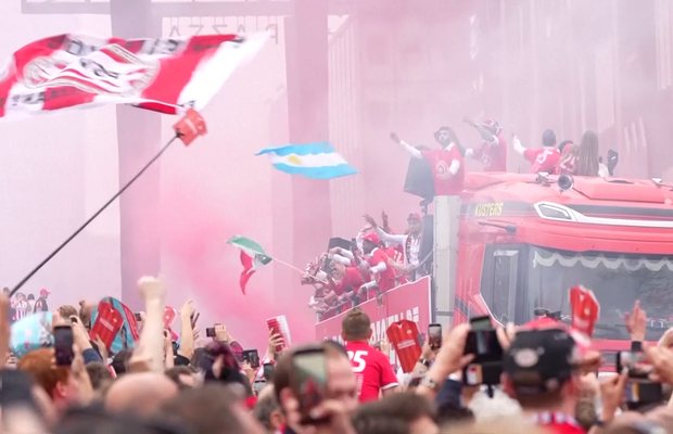 I-au plimbat cu TIR-ul! A fost frenezie în Eindhoven, după ce PSV a cucerit titlul