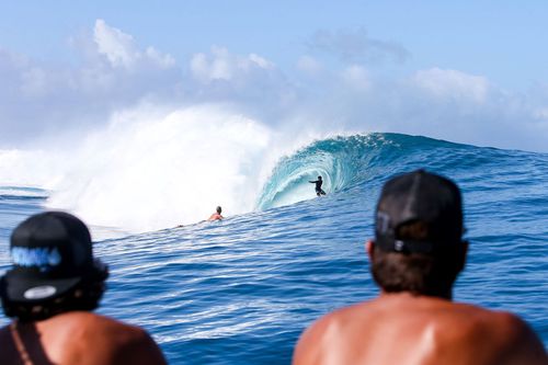 Surferi în Teahupo, Tahiti, locul de desfășurare a probelor de surfing de la JO 2024 Foto: Imago
