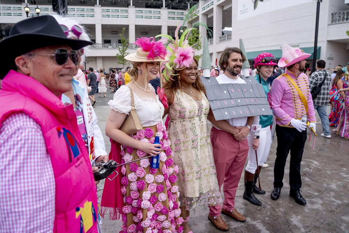 Evenimentul de sport care a zguduit America în week-end » 130.000 de cocktailuri vândute în pahare aurii, într-o singură zi! Cât costă specialitatea