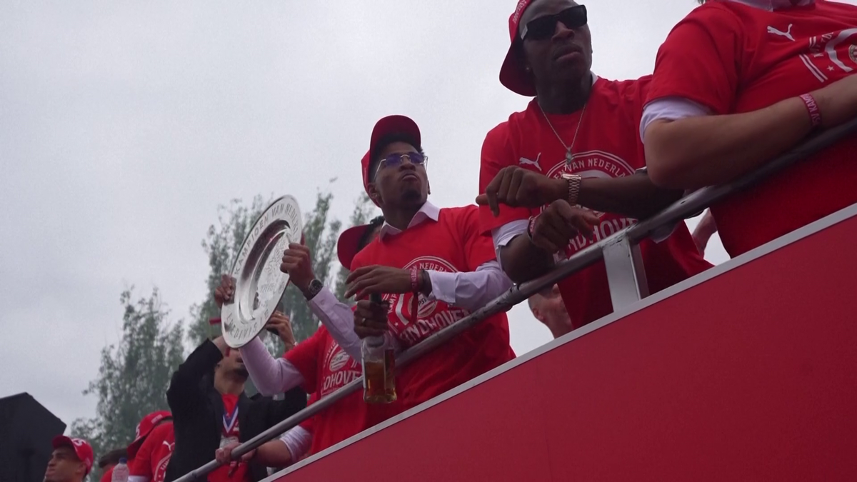 I-au plimbat cu TIR-ul! A fost frenezie în Eindhoven, după ce PSV a cucerit titlul
