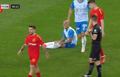 Faza trecută cu vederea în minutul 81 din Craiova - FCSB » Moment tensionat între „frații” Mitriță și Băluță! I-a râs în față