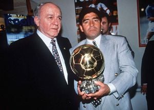 S-a găsit Balonul de Aur al lui Diego Maradona » Cu cât s-ar putea vinde trofeul la licitația din 6 iunie
