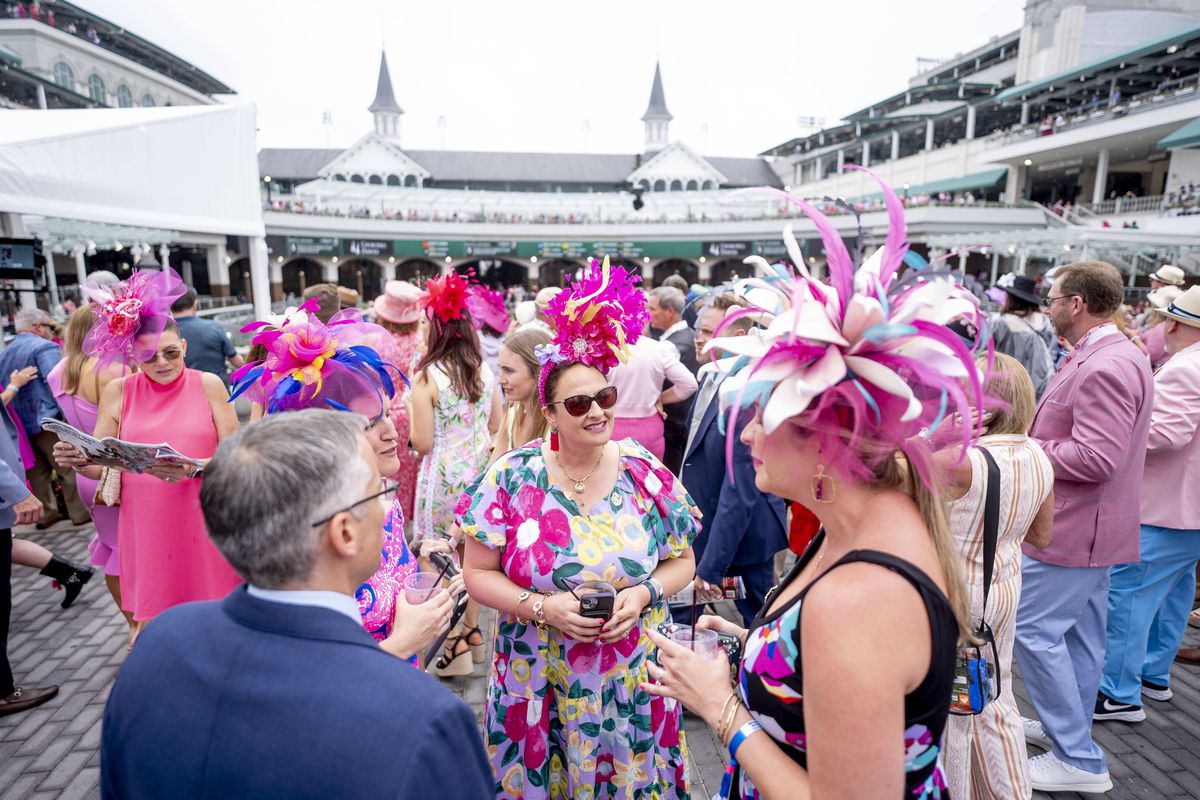 Evenimentul de sport care a zguduit America în week-end » 130.000 de cocktailuri vândute în pahare aurii, într-o singură zi! Cât costă specialitatea