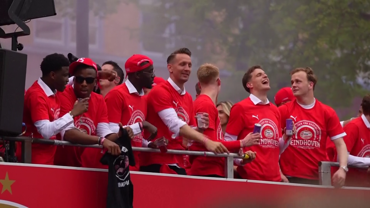 I-au plimbat cu TIR-ul! A fost frenezie în Eindhoven, după ce PSV a cucerit titlul