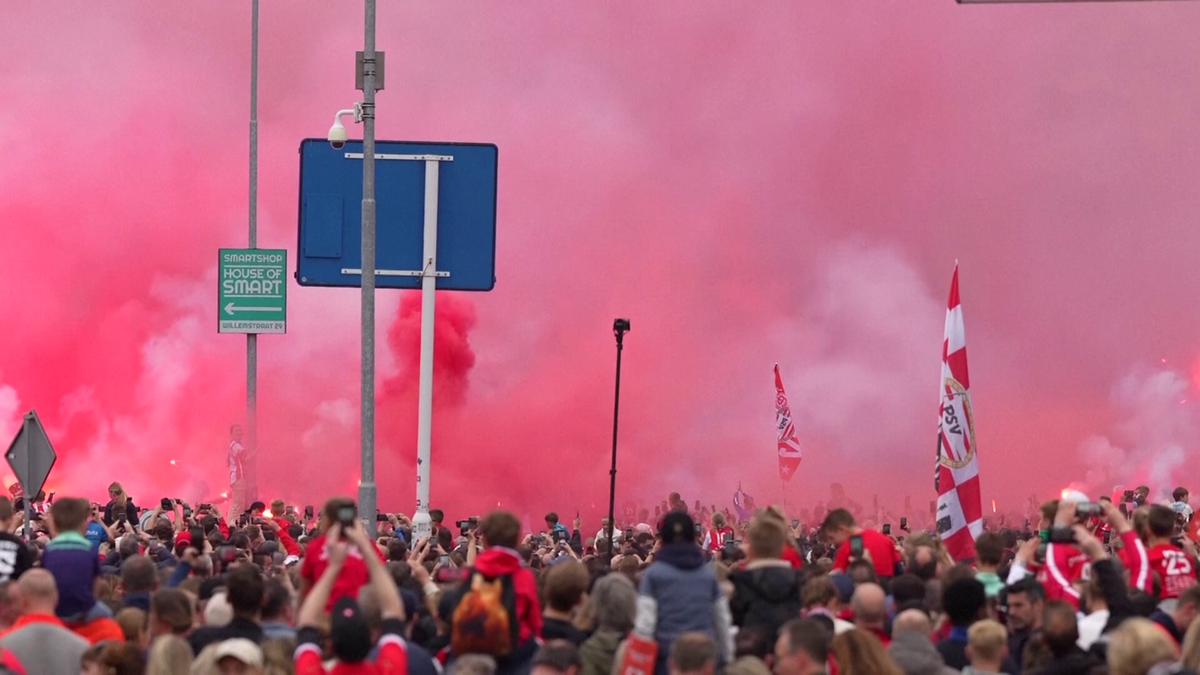 PSV Eindhoven - defilare oras suporteri