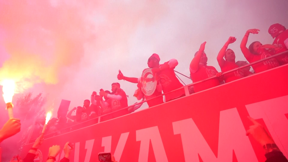 PSV Eindhoven - defilare oras suporteri