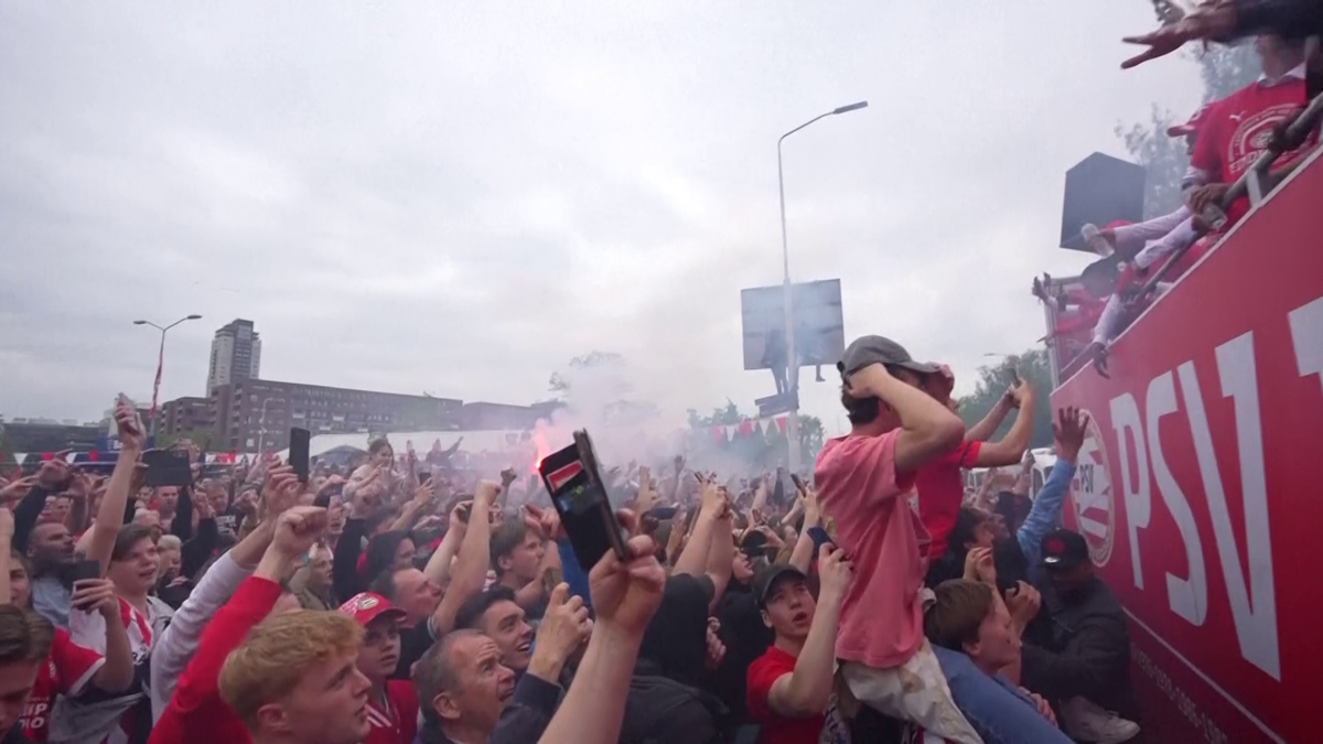 I-au plimbat cu TIR-ul! A fost frenezie în Eindhoven, după ce PSV a cucerit titlul
