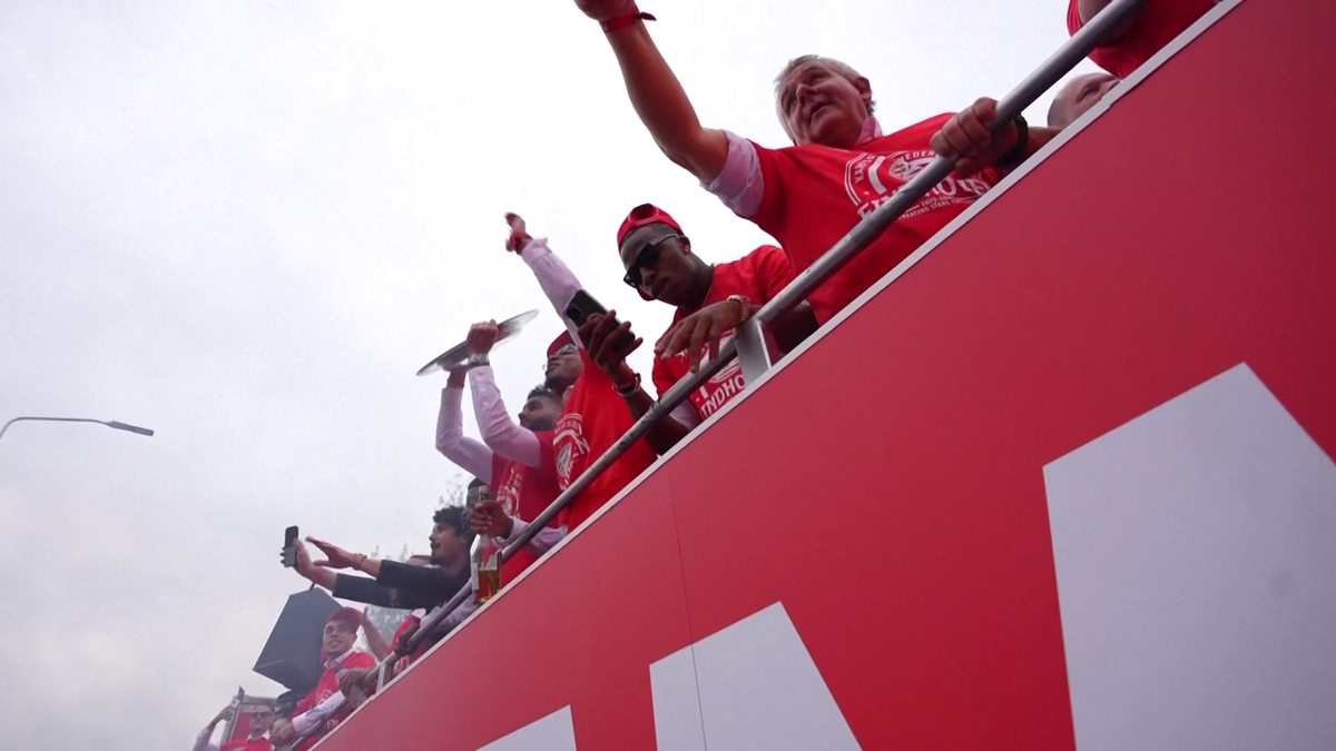 PSV Eindhoven - defilare oras suporteri