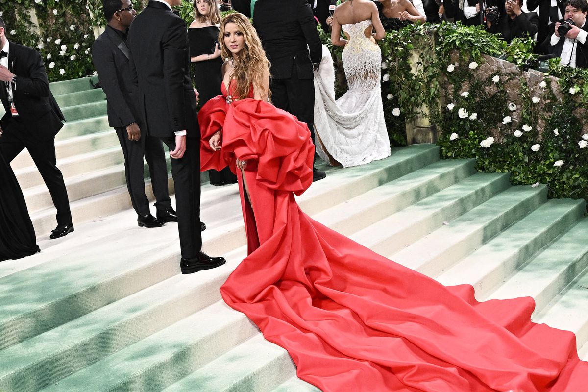 Rochia Serenei Williams a aruncat în aer Met Gala! Sharapova a scos telefonul: „Unde e?”