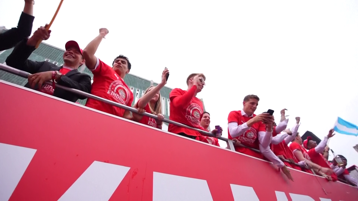 I-au plimbat cu TIR-ul! A fost frenezie în Eindhoven, după ce PSV a cucerit titlul