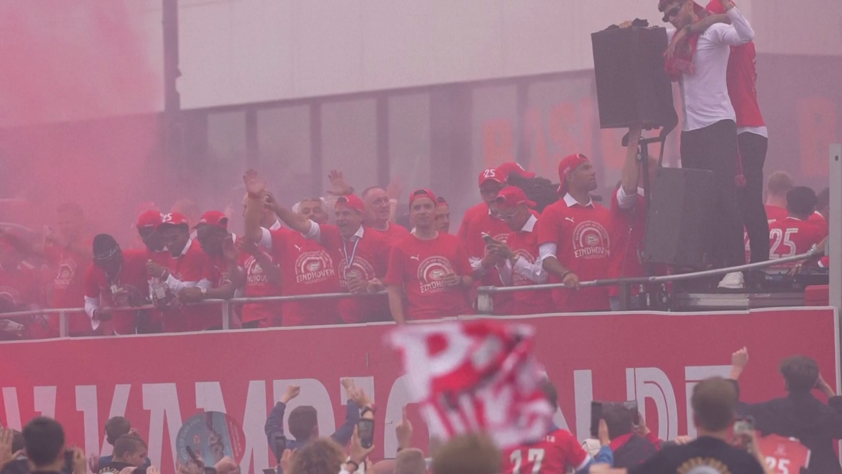 I-au plimbat cu TIR-ul! A fost frenezie în Eindhoven, după ce PSV a cucerit titlul