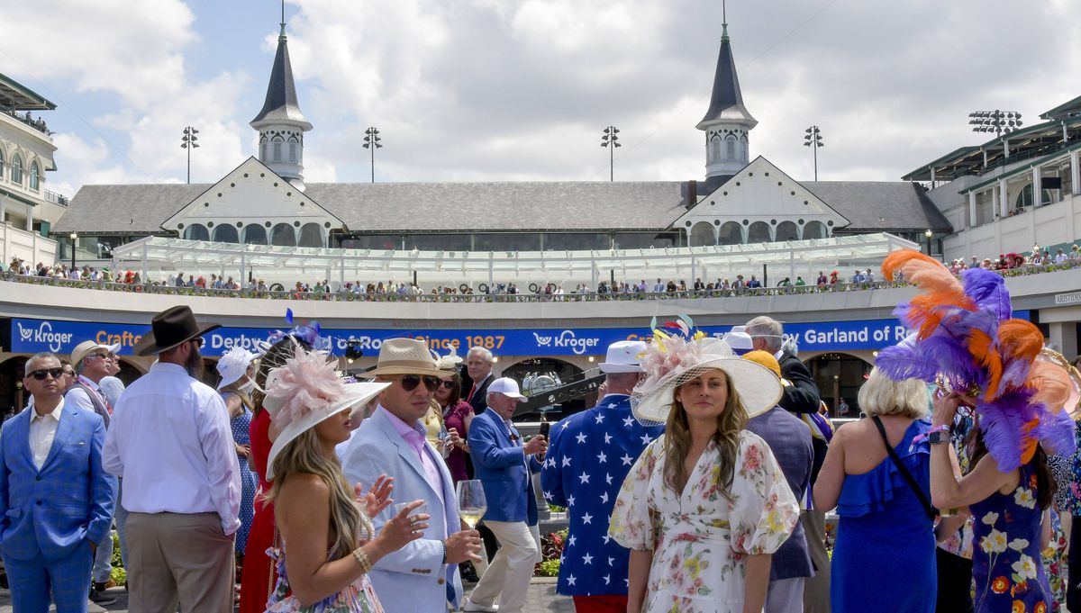 Evenimentul de sport care a zguduit America în week-end » 130.000 de cocktailuri vândute în pahare aurii, într-o singură zi! Cât costă specialitatea