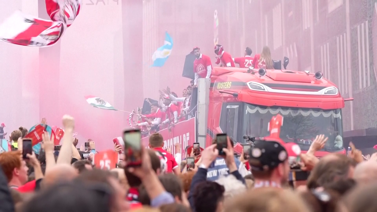I-au plimbat cu TIR-ul! A fost frenezie în Eindhoven, după ce PSV a cucerit titlul