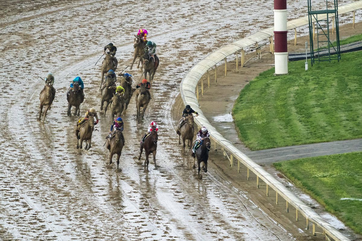 Evenimentul de sport care a zguduit America în week-end » 130.000 de cocktailuri vândute în pahare aurii, într-o singură zi! Cât costă specialitatea