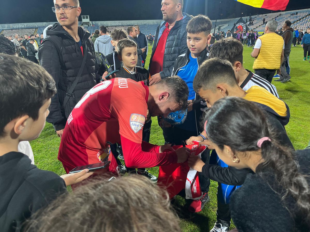 „Ole, ola, Buzăul e în A!” » Eroii buzoienilor au oferit primele reacții după promovarea în Superligă: „De vis! Cel mai frumos moment din cariera mea”