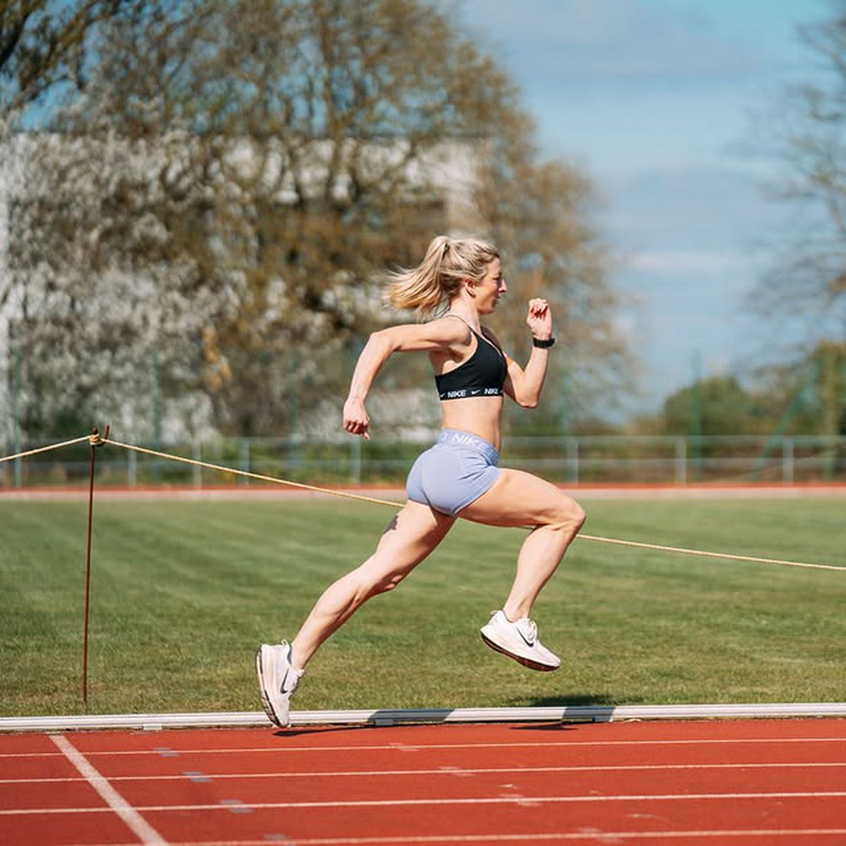 Atleta le răspunde celor care au hărțuit-o că a alergat în „bikini” la Maratonul Londrei: „Trebuia să port trening?”