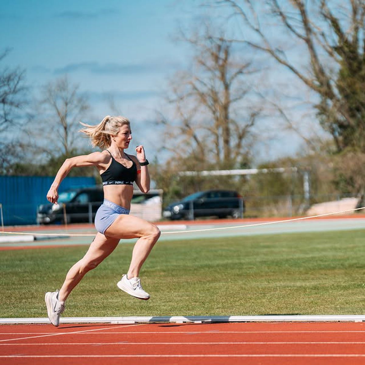 Atleta le răspunde celor care au hărțuit-o că a alergat în „bikini” la Maratonul Londrei: „Trebuia să port trening?”