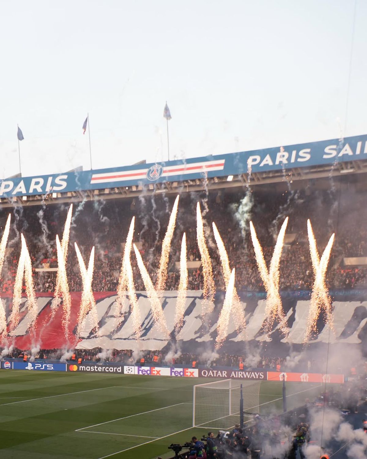 Scenografie spectaculoasă la PSG - Arsenal, pe 3 sferturi de stadion