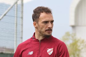 Atacantul căruia Rapid i-a arătat ușa a devenit golgheter, iar acum a plecat la liderul campionatului