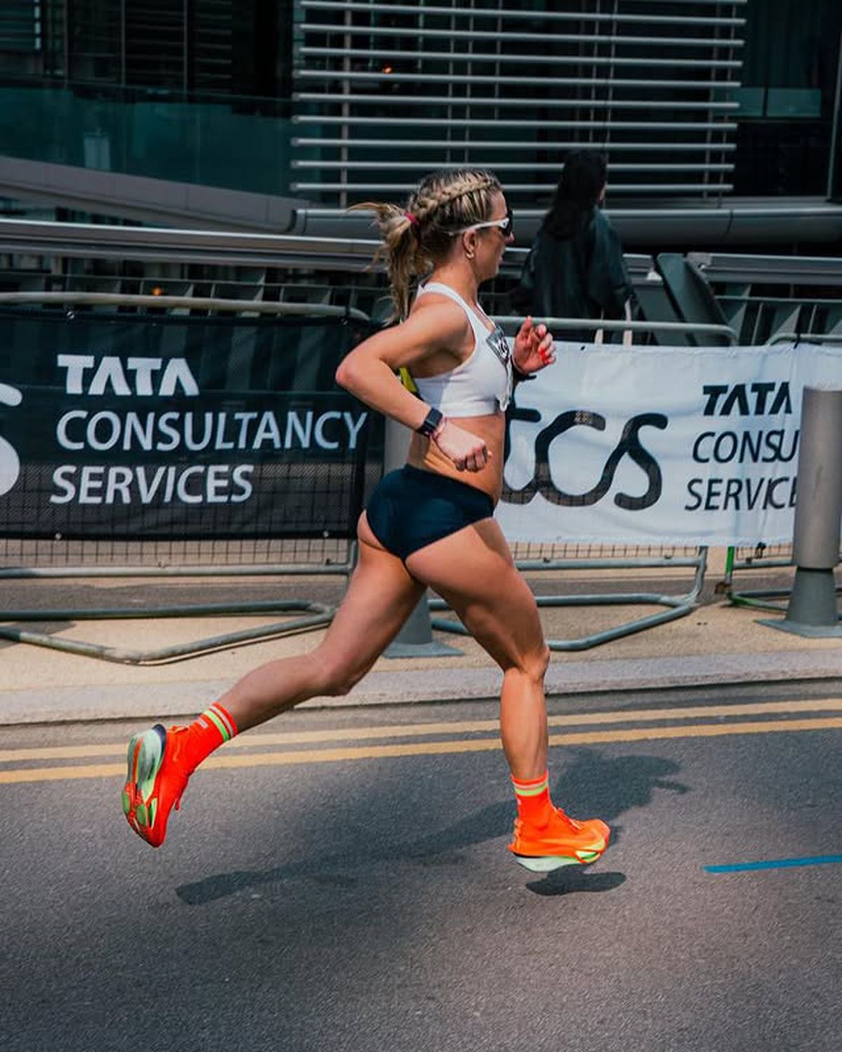 Atleta le răspunde celor care au hărțuit-o că a alergat în „bikini” la Maratonul Londrei: „Trebuia să port trening?”