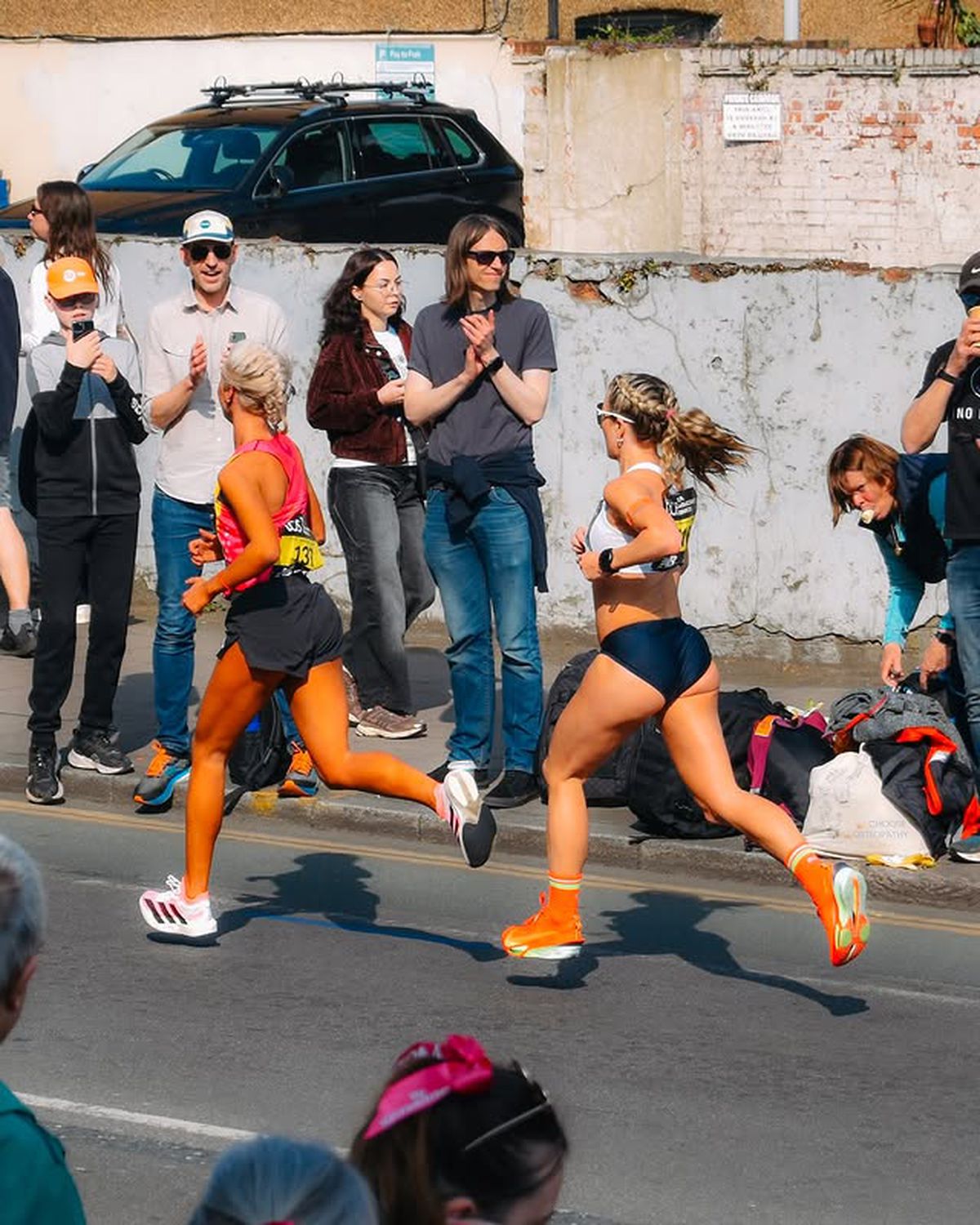 Atleta le răspunde celor care au hărțuit-o că a alergat în „bikini” la Maratonul Londrei: „Trebuia să port trening?”