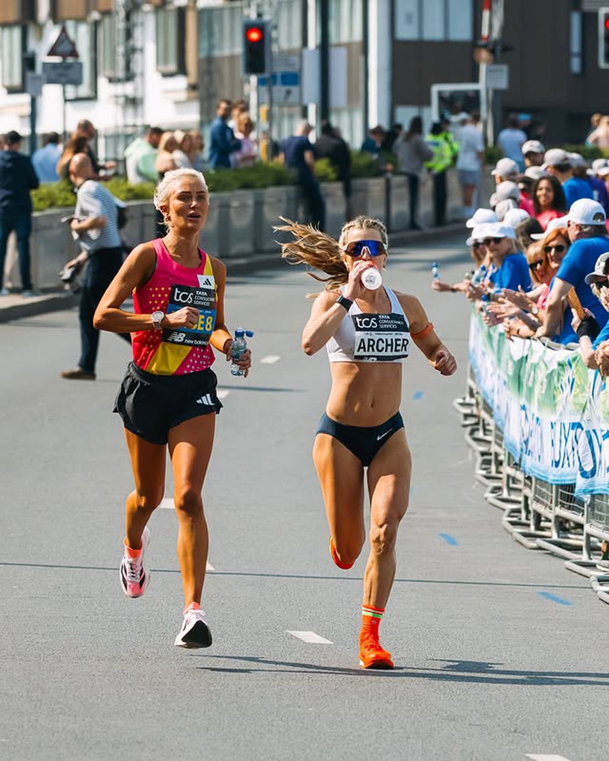 Atleta le răspunde celor care au hărțuit-o că a alergat în „bikini” la Maratonul Londrei: „Trebuia să port trening?”