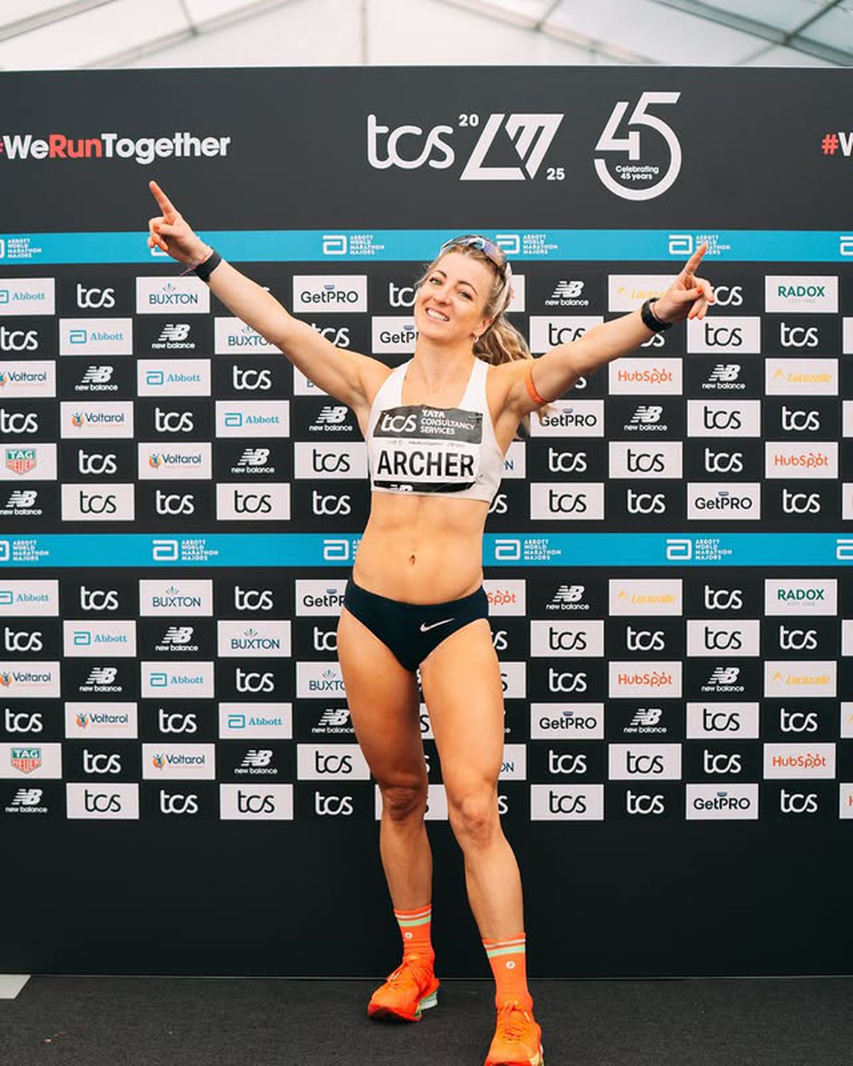 Atleta le răspunde celor care au hărțuit-o că a alergat în „bikini” la Maratonul Londrei: „Trebuia să port trening?”