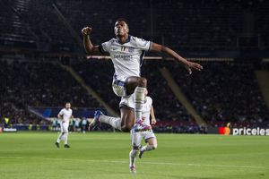 Olandezul zburător spre finala Ligii » Fără contribuție la goluri până în semifinale, Denzel Dumfries a influențat cinci din șapte reușite interiste în „dubla” cu Barcelona!