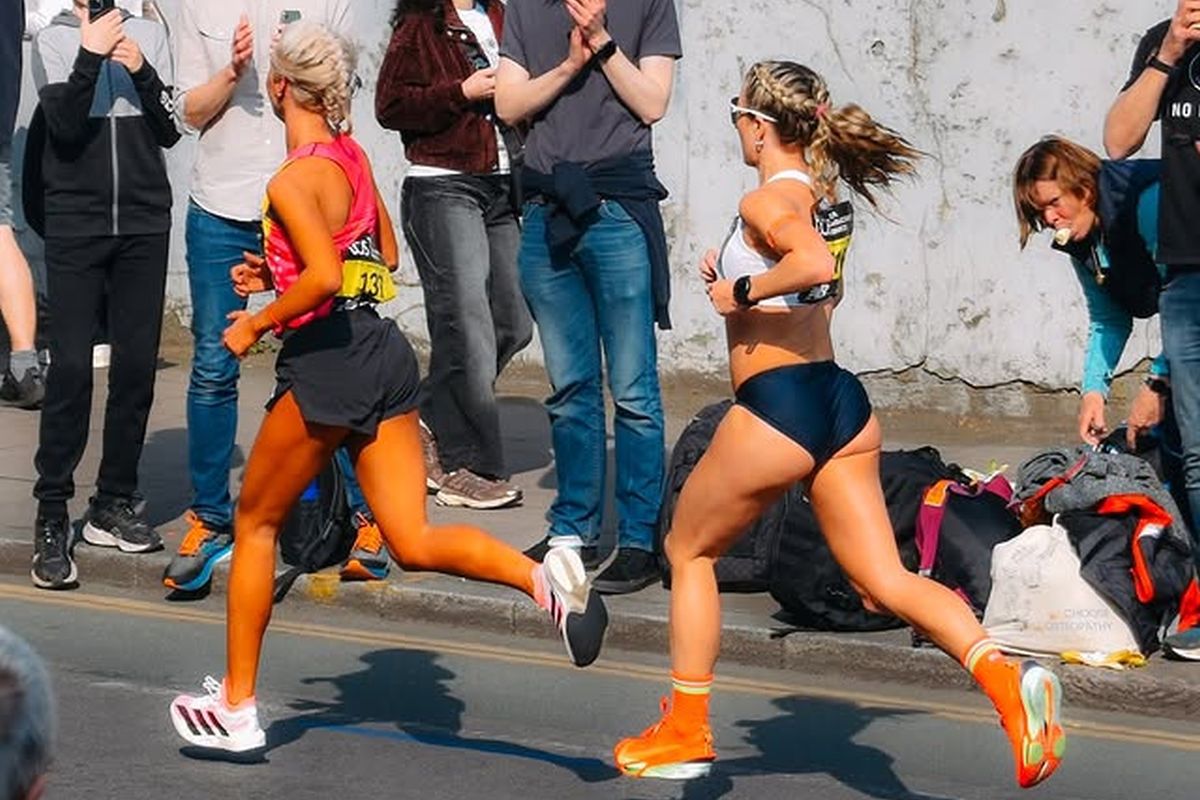 Atleta le răspunde celor care au hărțuit-o că a alergat în „bikini” la Maratonul Londrei: „Trebuia să port trening?”