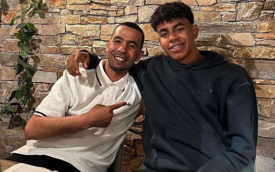 Lamine Yamal și tatăl său nu mai sunt la fel de zâmbitori după semifinala cu Inter / Foto: X Barca Universal Viral! Tatăl lui Yamal s-a dat în spectacol înaintea semifinalei Inter - Barcelona: „Lamine, execută-l, azi nu mâncăm pizza”