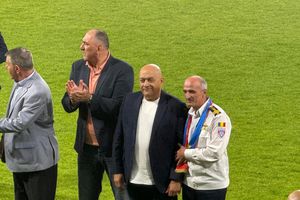 Sărbătoare în Ghencea, la Steaua - Sepsi » Eroii de la Sevilla, aclamați pe gazon