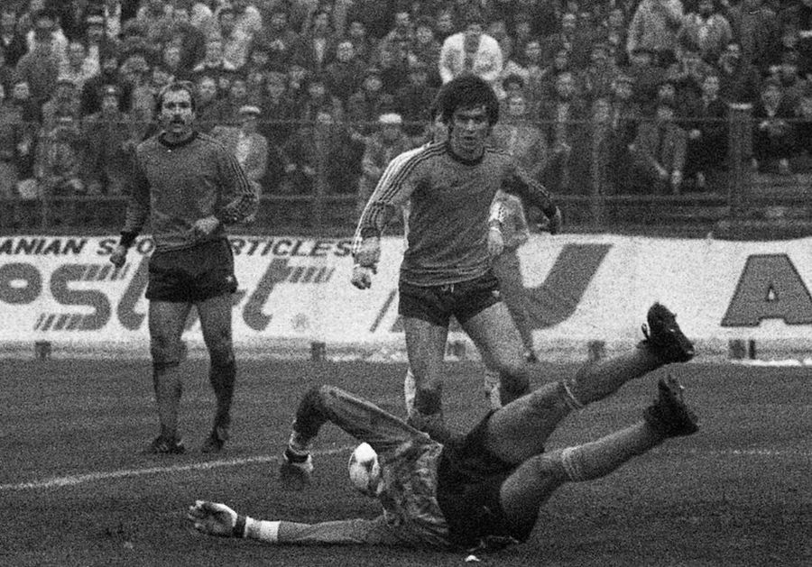 Gabi Balint a deschis ușa casei, la Sângeorz-Băi » Spumos la 40 de ani de la Sevilla: „În timp ce mergeam să bat penalty-ul, îl înjuram în gând pe Lăcătuș”