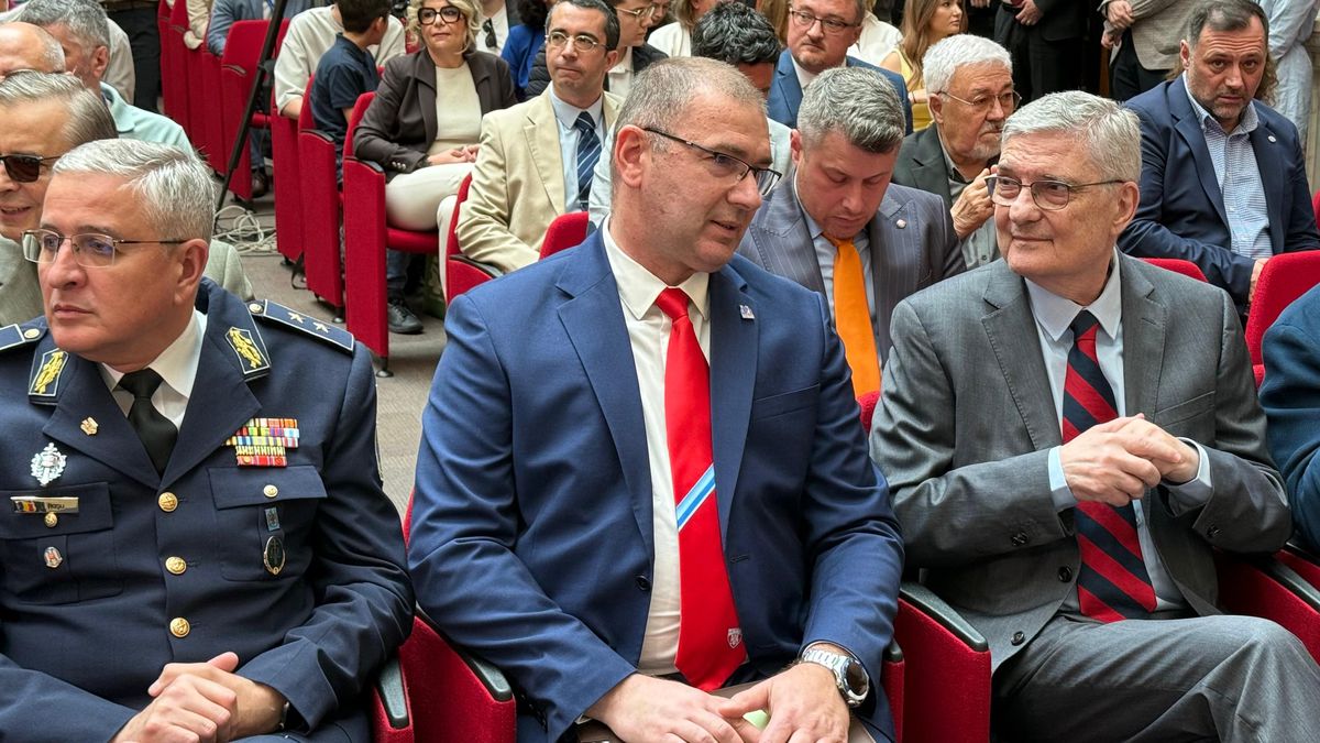 „«Steau» București, apoi Steaua «Budapest». După finală, întreaga lume a reținut numele campioanei” » Eroilor de la Sevilla le-au fost înmânate monede aniversare