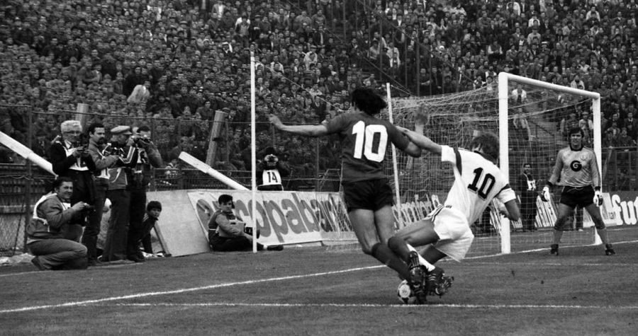 Gabi Balint a deschis ușa casei, la Sângeorz-Băi » Spumos la 40 de ani de la Sevilla: „În timp ce mergeam să bat penalty-ul, îl înjuram în gând pe Lăcătuș”