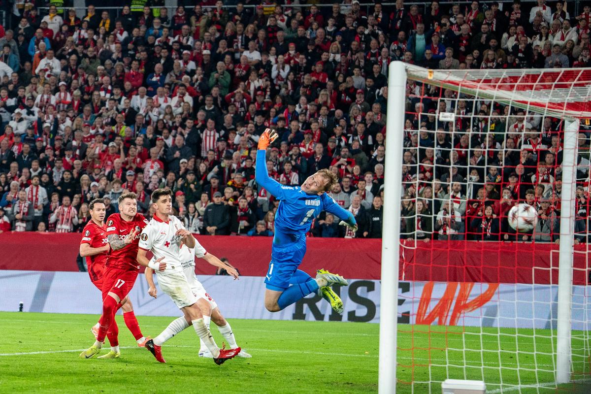 Freiburg - Aston Villa este finala Europa League » Ce UMILINȚĂ în duelul englez!