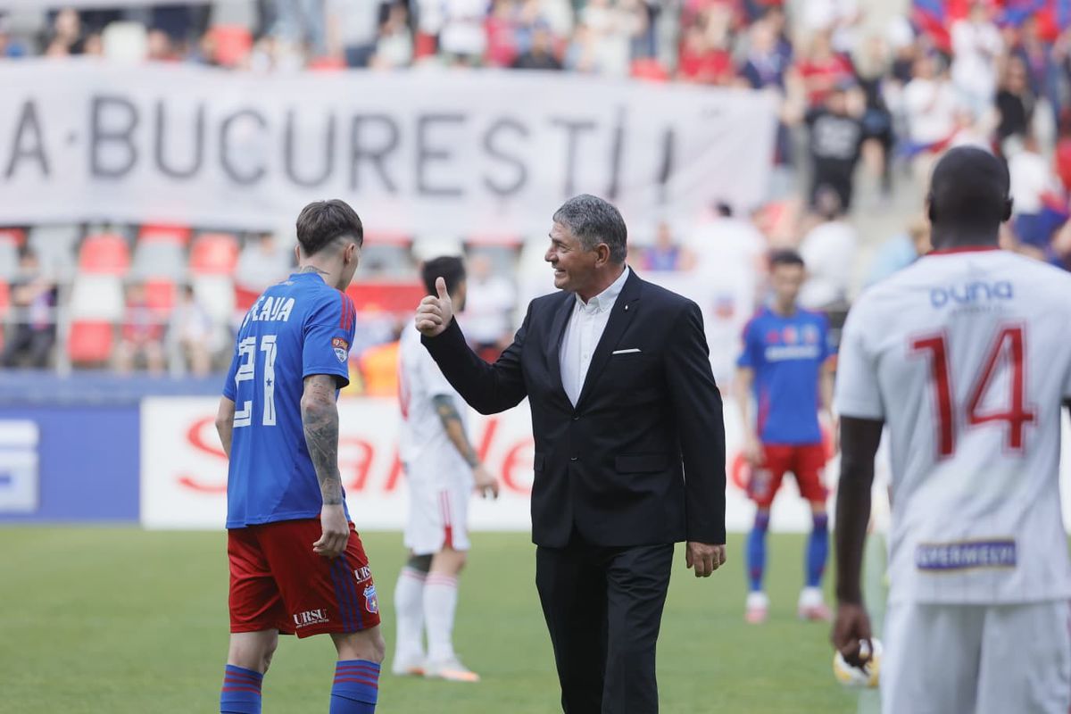 Sărbătoare în Ghencea, la Steaua - Sepsi » Scenografie specială a Peluzei Sud + toate mesajele afișate