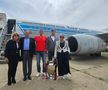 Victor Pițurcă ți Ștefan Iovan, reîntâlnire emoționantă după 40 de ani cu echipajul Tarom care i-a adus de la Sevilla / Facebook Steaua București