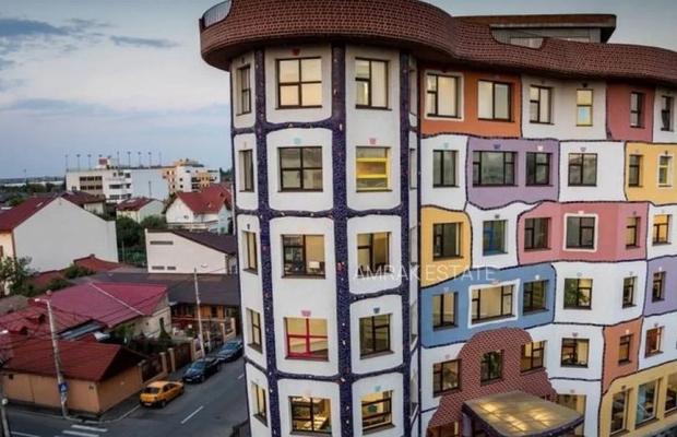 Nu e în Viena, ci în București. Cât costă cea mai colorată clădire de pe piața imobiliară