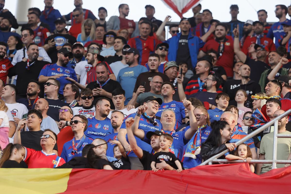 Sărbătoare în Ghencea, la Steaua - Sepsi » Scenografie specială a Peluzei Sud + toate mesajele afișate