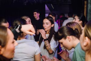 Căpitanul naționalei U20 a României reacționează după ce a fost surprinsă cu o țigară electronică într-un club: „Suntem folosite pentru a se plăti polițe”